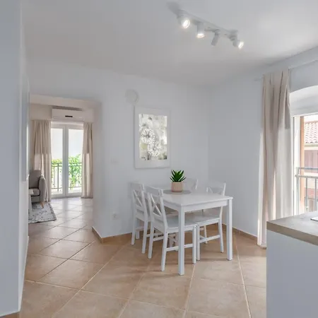 Agata Apartman *