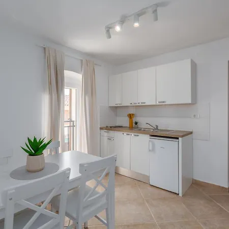 Agata Apartman *
